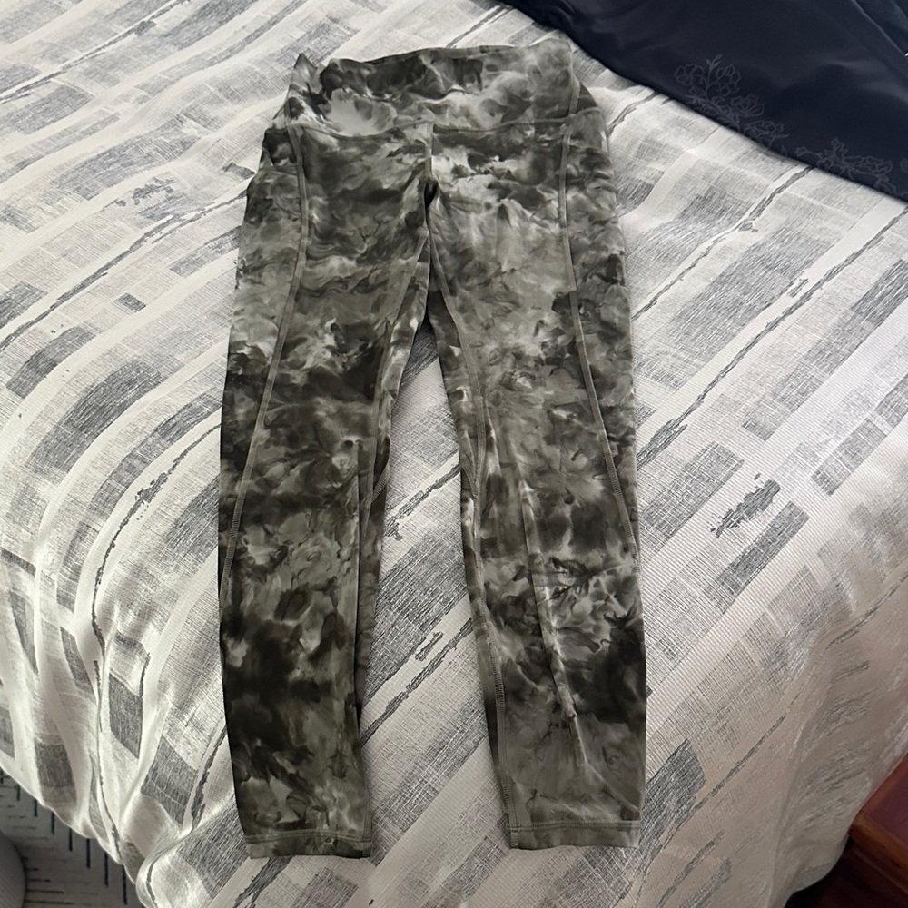Green LULULEMON Leggings